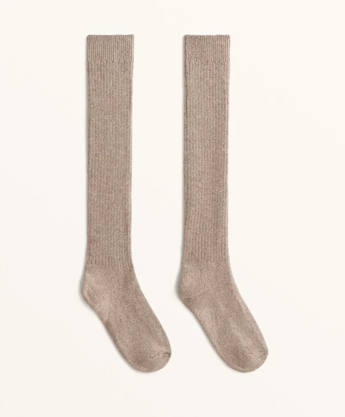 18 % Kaschmir, 13 % Wolle, lange Socken 18 % Kaschmir, 13 % Wolle, lange Socken