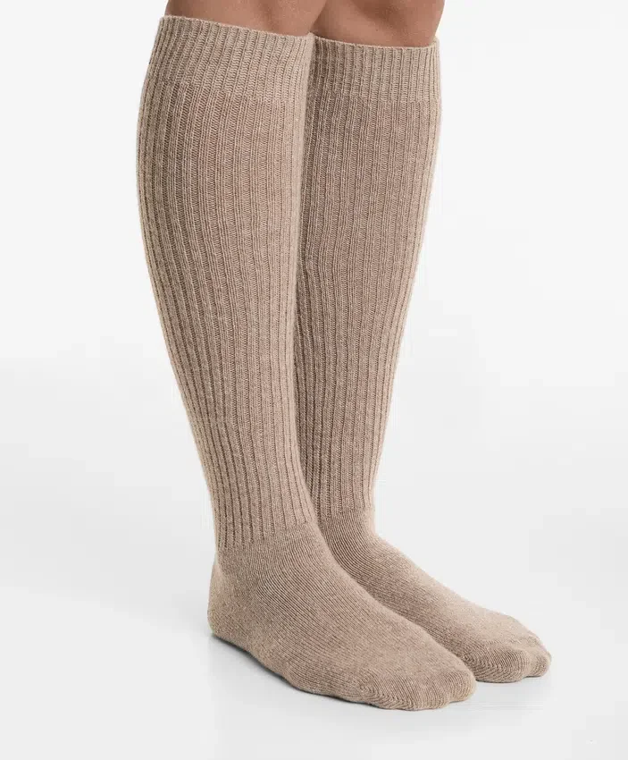 18 % Kaschmir, 13 % Wolle, lange Socken 18 % Kaschmir, 13 % Wolle, lange Socken