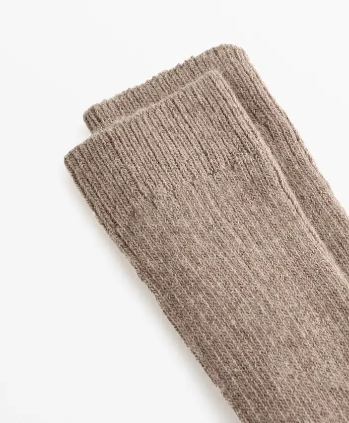18 % Kaschmir, 13 % Wolle, lange Socken 18 % Kaschmir, 13 % Wolle, lange Socken