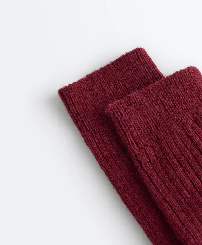 18 % Kaschmir, 13 % Wolle, lange Socken 18 % Kaschmir, 13 % Wolle, lange Socken
