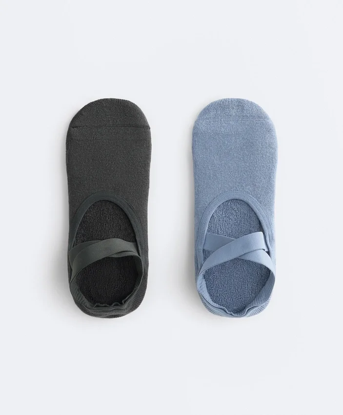 2 Paar gepolsterte Yoga- und Pilates-Socken aus Baumwollmischung mit gekreuzten Bändern 2 Paar gepolsterte Yoga- und Pilates-Socken aus Baumwollmischung mit gekreuzten Bändern