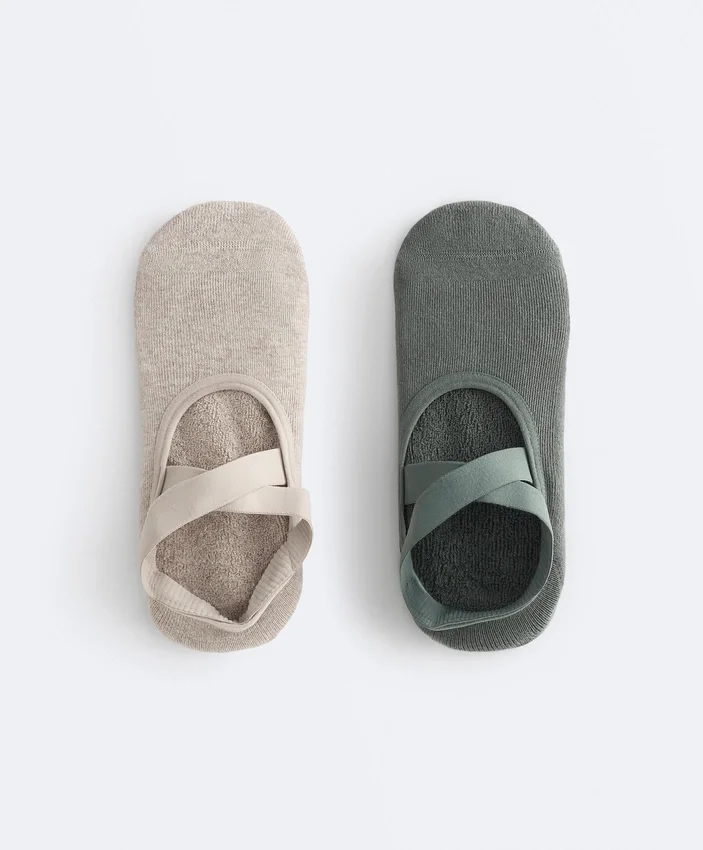 2 Paar gepolsterte Yoga- und Pilates-Socken aus Baumwollmischung mit gekreuzten Bändern 2 Paar gepolsterte Yoga- und Pilates-Socken aus Baumwollmischung mit gekreuzten Bändern