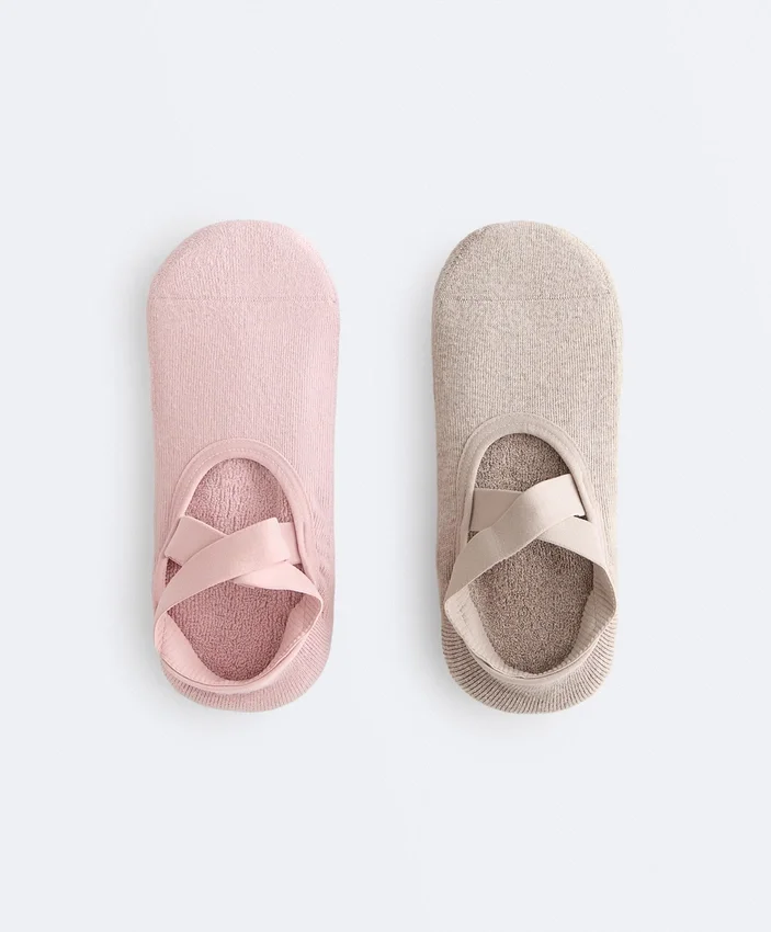 2 Paar gepolsterte Yoga- und Pilates-Socken aus Baumwollmischung mit gekreuzten Bändern 2 Paar gepolsterte Yoga- und Pilates-Socken aus Baumwollmischung mit gekreuzten Bändern