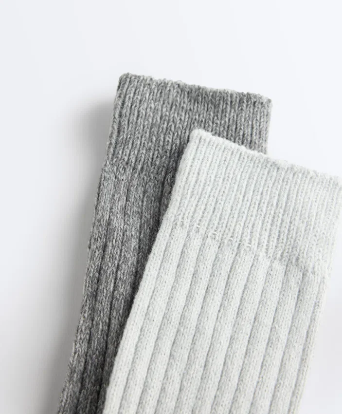 2 Paar klassische gerippte Socken 2 Paar klassische gerippte Socken