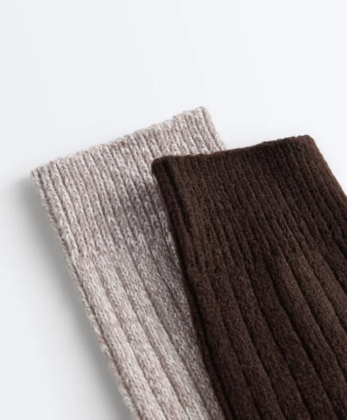2 Paar klassische gerippte Socken 2 Paar klassische gerippte Socken