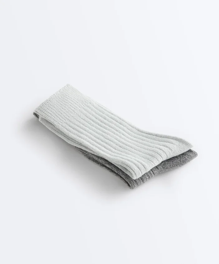 2 Paar klassische gerippte Socken 2 Paar klassische gerippte Socken