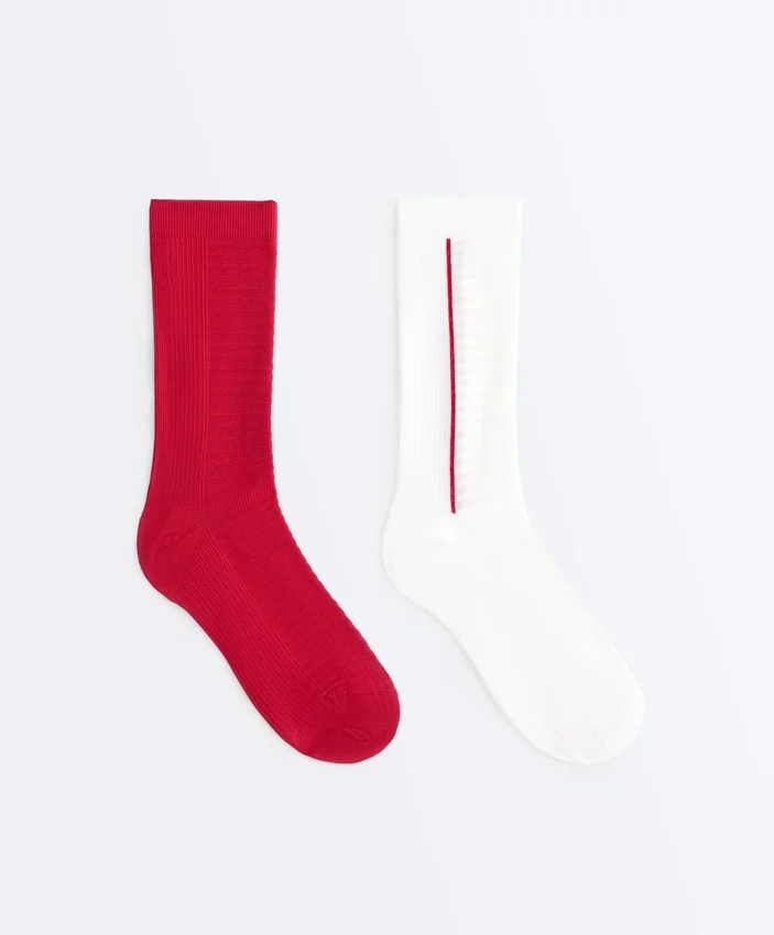 2 Paar klassische Sportsocken aus einer Polyamid-Mischung 2 Paar klassische Sportsocken aus einer Polyamid-Mischung