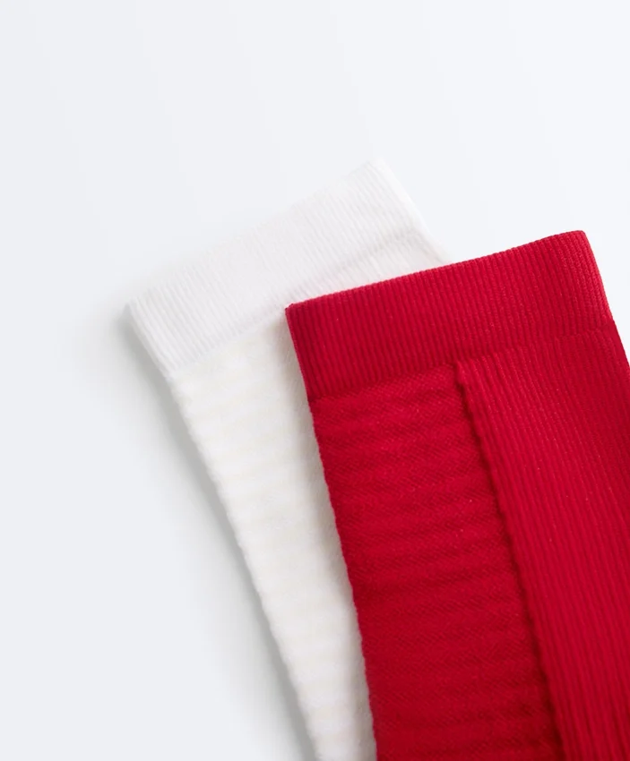 2 Paar klassische Sportsocken aus einer Polyamid-Mischung 2 Paar klassische Sportsocken aus einer Polyamid-Mischung