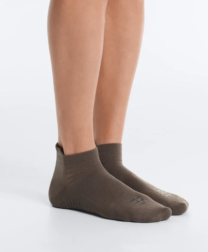2 Paar Sneaker-Socken aus Polyamid-Mischung für Yoga und Pilates 2 Paar Sneaker-Socken aus Polyamid-Mischung für Yoga und Pilates