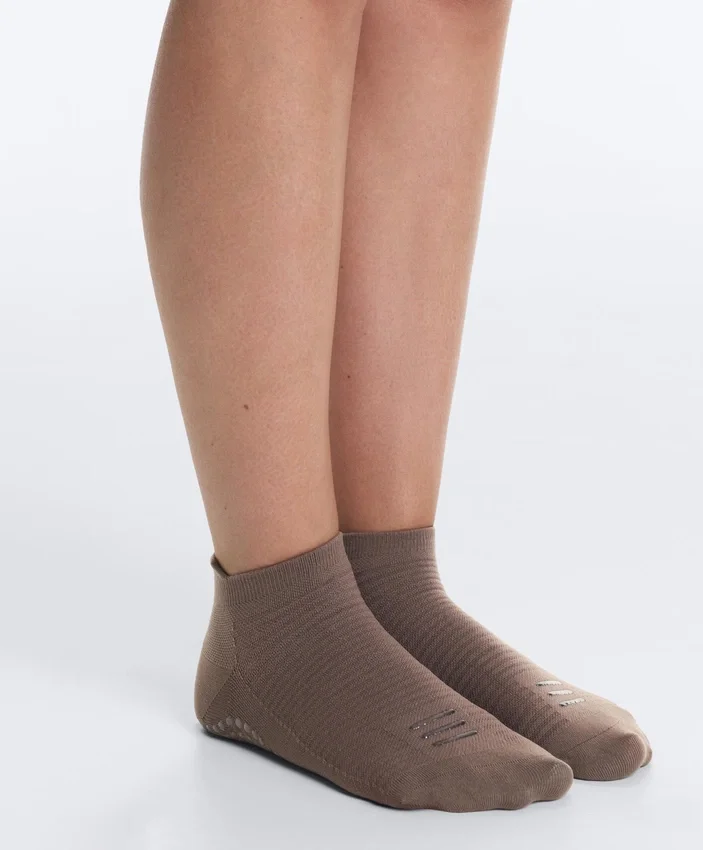 2 Paar Sneaker-Socken aus Polyamid-Mischung für Yoga und Pilates 2 Paar Sneaker-Socken aus Polyamid-Mischung für Yoga und Pilates
