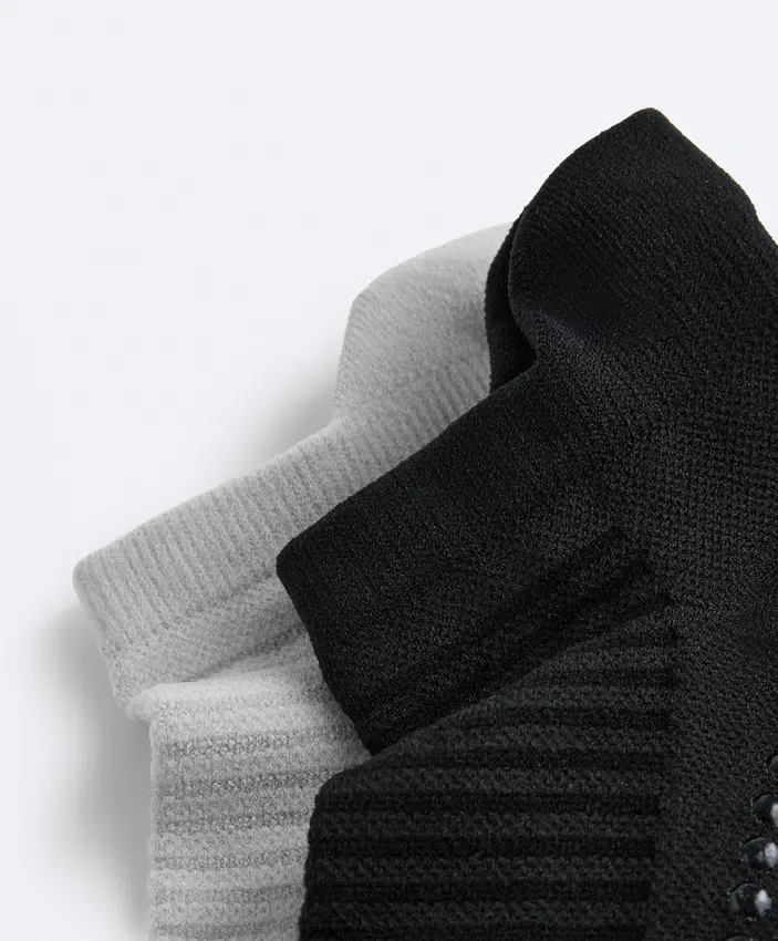 2 Paar Sneaker-Socken aus Polyamid-Mischung für Yoga und Pilates 2 Paar Sneaker-Socken aus Polyamid-Mischung für Yoga und Pilates