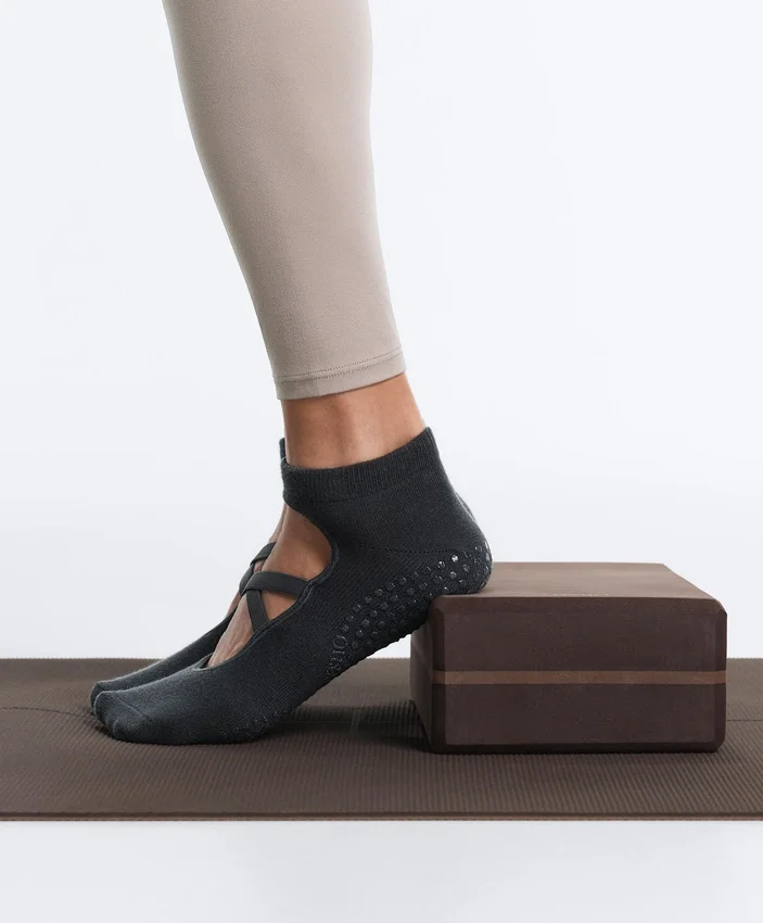 2 Paar Yoga- und Pilates-Socken aus Baumwollmischung mit gekreuzten Bändern 2 Paar Yoga- und Pilates-Socken aus Baumwollmischung mit gekreuzten Bändern