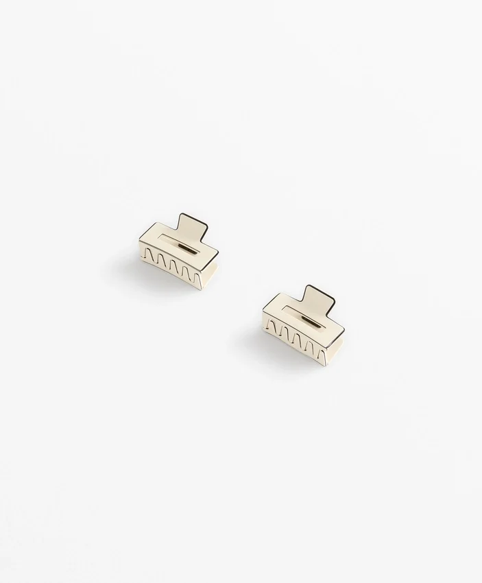 2 quadratische Haarschmuck-Spangen mit Paspel 2 quadratische Haarschmuck-Spangen mit Paspel