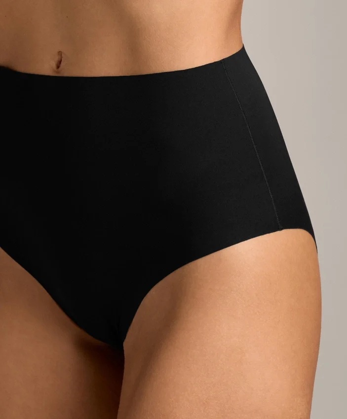 2 unsichtbare, mittelhohe klassische Slips aus Polyamidmischung 2 unsichtbare, mittelhohe klassische Slips aus Polyamidmischung