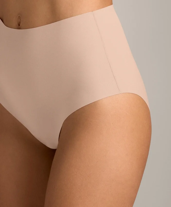 2 unsichtbare, mittelhohe klassische Slips aus Polyamidmischung 2 unsichtbare, mittelhohe klassische Slips aus Polyamidmischung