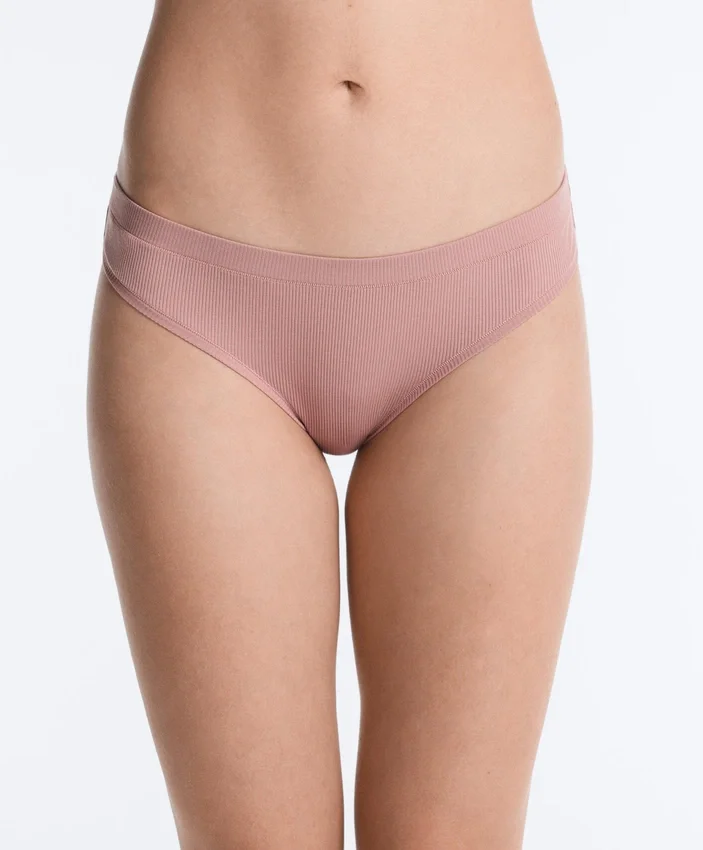 3 klassische Slips aus geripptem Baumwollstoff 3 klassische Slips aus geripptem Baumwollstoff
