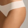 5 unsichtbare Brazilian-Slips aus Polyamid-Mischgewebe in Pantone™-Farben 5 unsichtbare Brazilian-Slips aus Polyamid-Mischgewebe in Pantone™-Farben