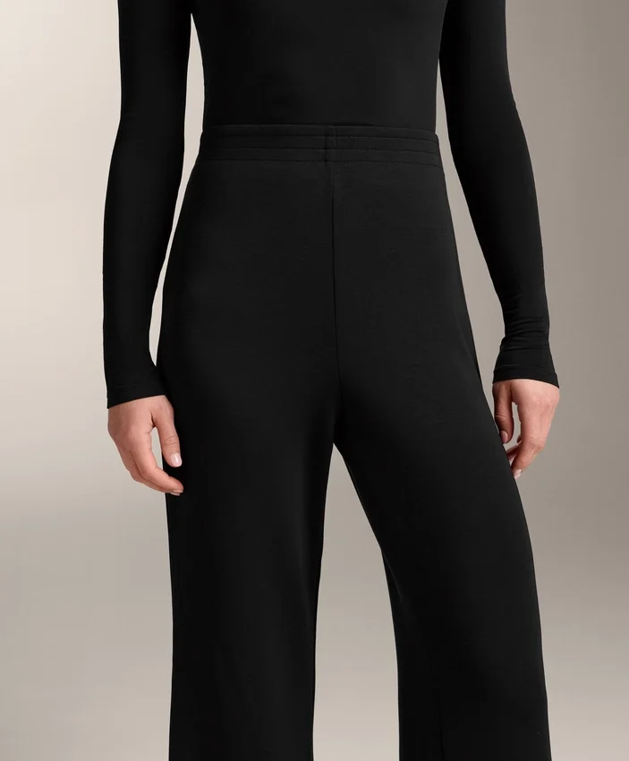 Ausgestellte Hose aus Soft Touch-Modal Ausgestellte Hose aus Soft Touch-Modal
