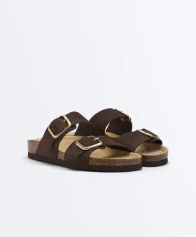 Badesandalen aus Spaltleder mit Schnalle Badesandalen aus Spaltleder mit Schnalle