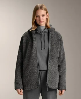 Übergroße Lammfelljacke mit Kapuze aus Kunstfell