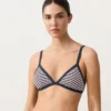 Bikini-Oberteil im Triangel-Schnitt mit strukturierten Streifen und Besatz Bikini-Oberteil im Triangel-Schnitt mit strukturierten Streifen und Besatz
