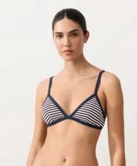 Bikini-Oberteil im Triangel-Schnitt mit strukturierten Streifen und Besatz