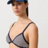 Bikini-Oberteil im Triangel-Schnitt mit strukturierten Streifen und Besatz Bikini-Oberteil im Triangel-Schnitt mit strukturierten Streifen und Besatz