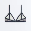Bikini-Oberteil im Triangel-Schnitt mit strukturierten Streifen und Besatz Bikini-Oberteil im Triangel-Schnitt mit strukturierten Streifen und Besatz