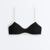 Bikini-Oberteil mit Kontrastbesatz Bikini-Oberteil mit Kontrastbesatz