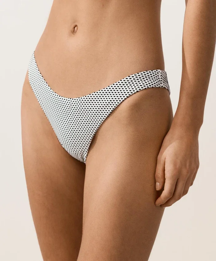 Bikinis-Slip mit mittlerer Bedeckung, U-Ausschnitt und Jacquard-Stoff mit Polka-Dot-Muster Bikinis-Slip mit mittlerer Bedeckung, U-Ausschnitt und Jacquard-Stoff mit Polka-Dot-Muster
