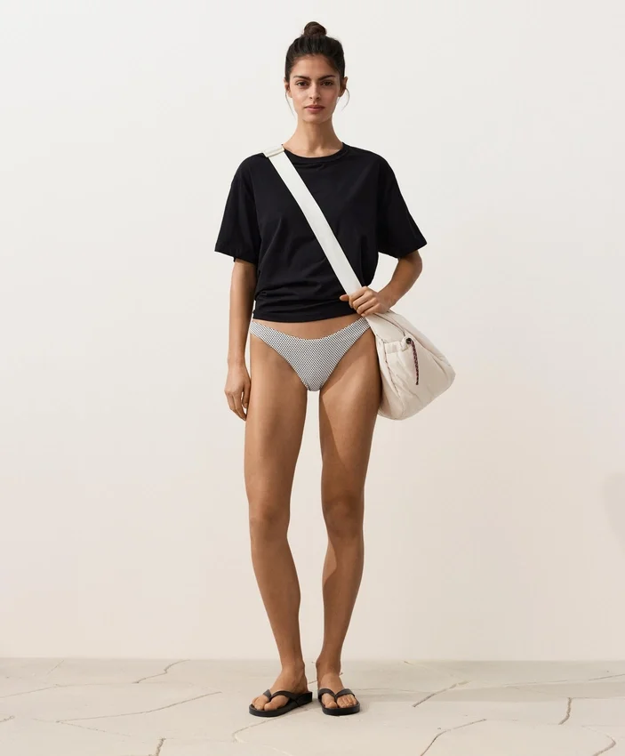 Bikinis-Slip mit mittlerer Bedeckung, U-Ausschnitt und Jacquard-Stoff mit Polka-Dot-Muster Bikinis-Slip mit mittlerer Bedeckung, U-Ausschnitt und Jacquard-Stoff mit Polka-Dot-Muster