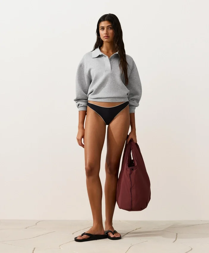 Bikinis-Slip mit mittlerer Bedeckung, U-Ausschnitt und Paspelierung Bikinis-Slip mit mittlerer Bedeckung, U-Ausschnitt und Paspelierung