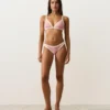 Bikinis-Slip mit U-Ausschnitt, mittlerer Bedeckung und Kontrastbesatz Bikinis-Slip mit U-Ausschnitt, mittlerer Bedeckung und Kontrastbesatz