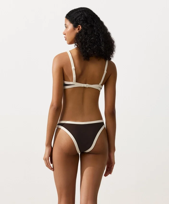 Bikinis-Slip mit U-Ausschnitt, mittlerer Bedeckung und Kontrastbesatz Bikinis-Slip mit U-Ausschnitt, mittlerer Bedeckung und Kontrastbesatz