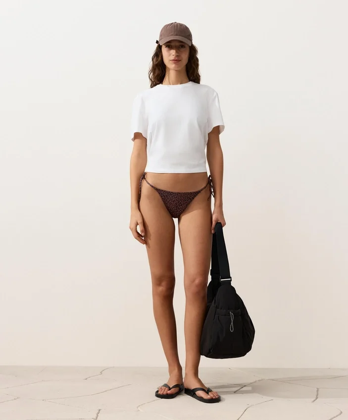 Bikinis-Slips mit mittlerer Bedeckung und Bindebändern im Leopardenmuster Bikinis-Slips mit mittlerer Bedeckung und Bindebändern im Leopardenmuster