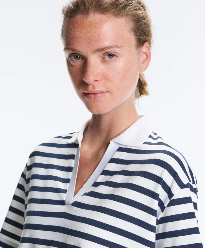 Boxy Kurzarm-T-Shirt aus Baumwollmischung mit Rollkragen Boxy Kurzarm-T-Shirt aus Baumwollmischung mit Rollkragen