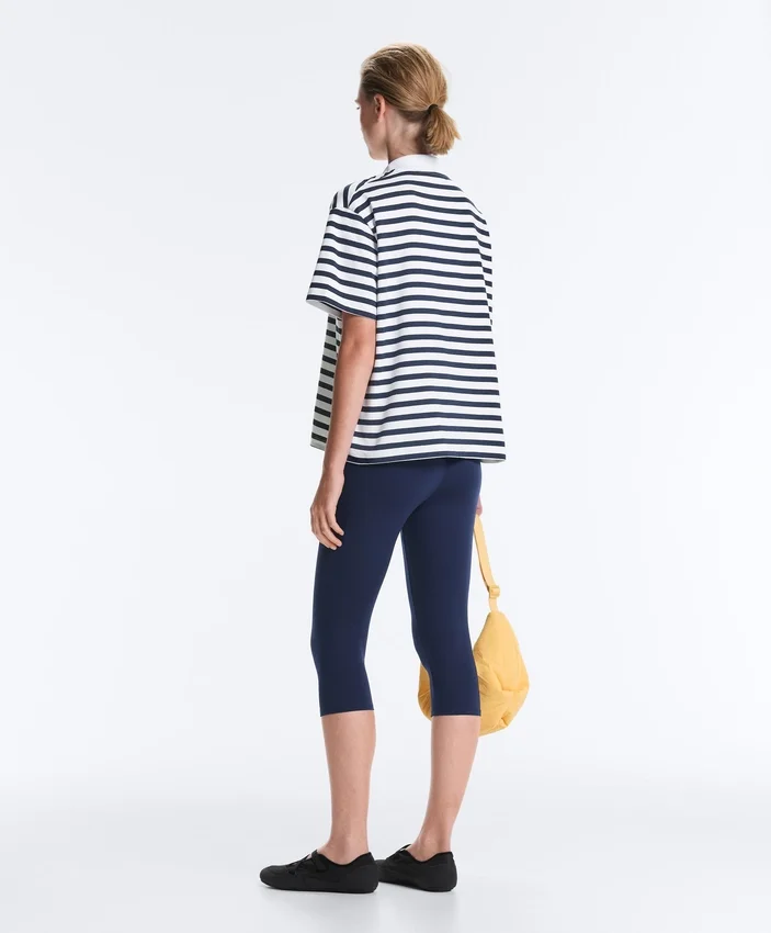 Boxy Kurzarm-T-Shirt aus Baumwollmischung mit Rollkragen Boxy Kurzarm-T-Shirt aus Baumwollmischung mit Rollkragen