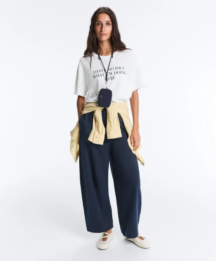Boxy T-Shirt aus Baumwollmischung mit kurzen Ärmeln und Slogan Boxy T-Shirt aus Baumwollmischung mit kurzen Ärmeln und Slogan