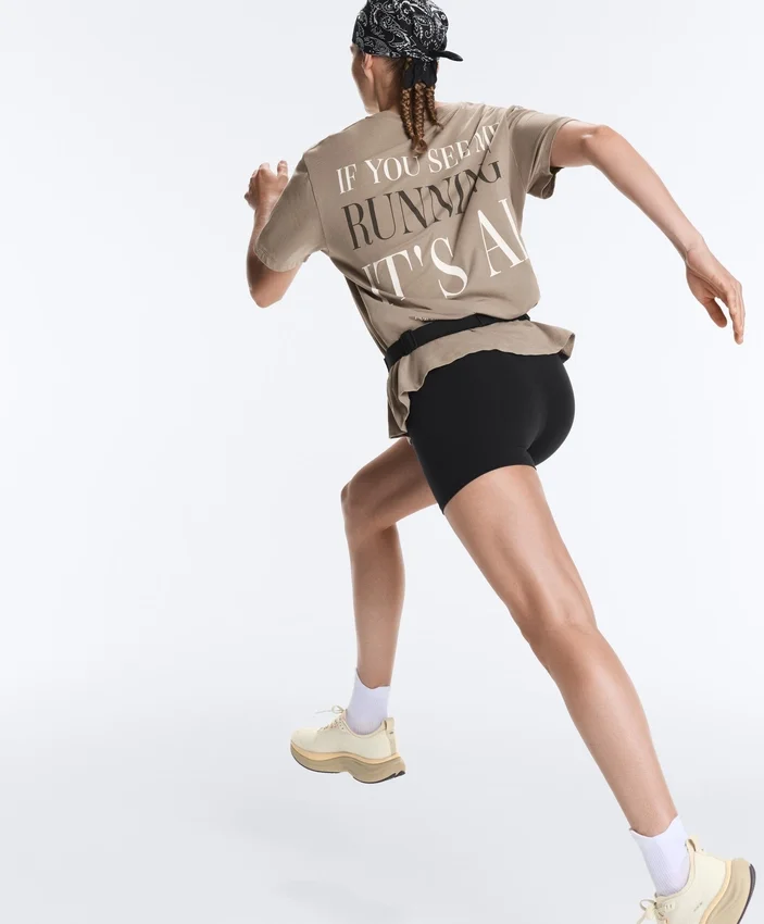 Boxy T-Shirt aus Baumwollmischung mit kurzen Ärmeln und Slogan Boxy T-Shirt aus Baumwollmischung mit kurzen Ärmeln und Slogan