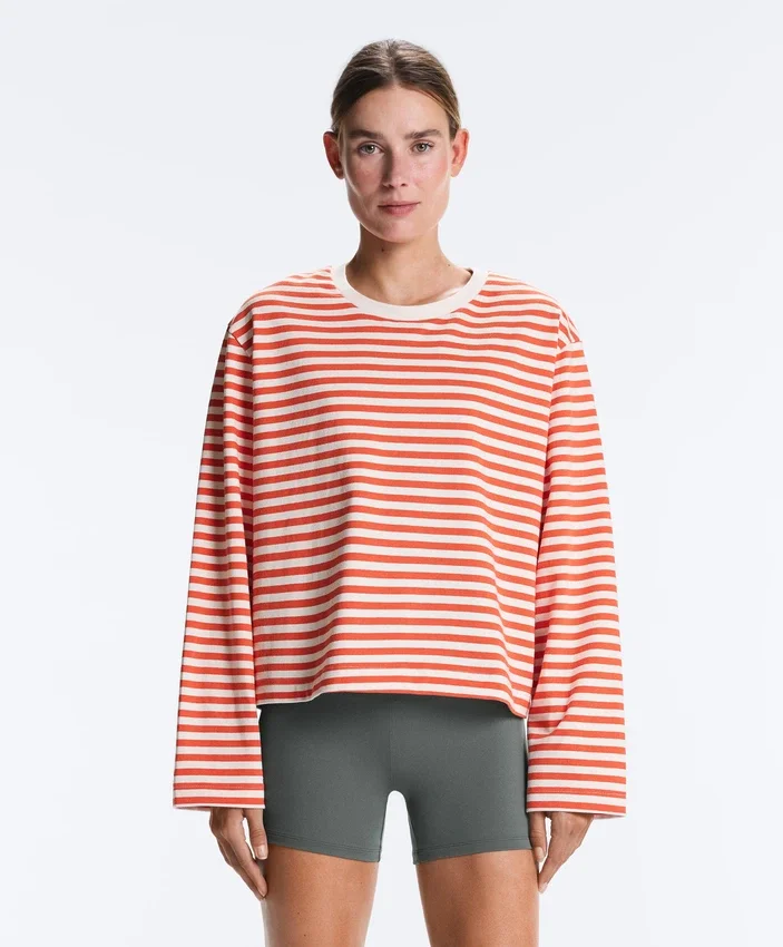 Boxy-T-Shirt mit langen Ärmeln und Streifenmuster aus 100 % Baumwolle Boxy-T-Shirt mit langen Ärmeln und Streifenmuster aus 100 % Baumwolle