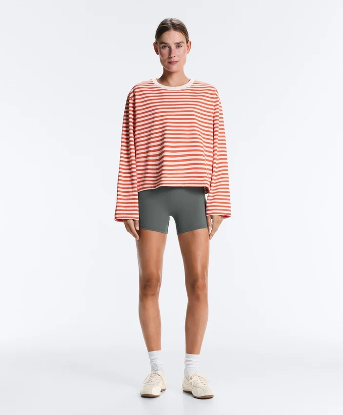 Boxy-T-Shirt mit langen Ärmeln und Streifenmuster aus 100 % Baumwolle Boxy-T-Shirt mit langen Ärmeln und Streifenmuster aus 100 % Baumwolle