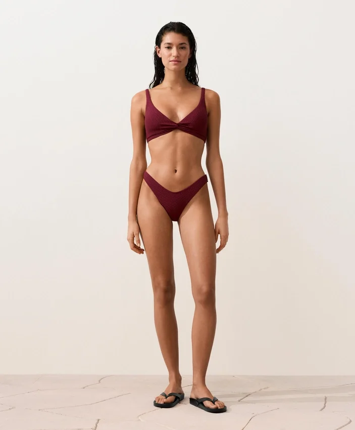 Brasilianische Bikinis mit U-Ausschnitt und Mini-Karomuster Brasilianische Bikinis mit U-Ausschnitt und Mini-Karomuster