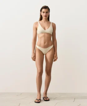 Brasilianischer Bikini-Slip mit U-Ausschnitt und Crinkle-Effekt