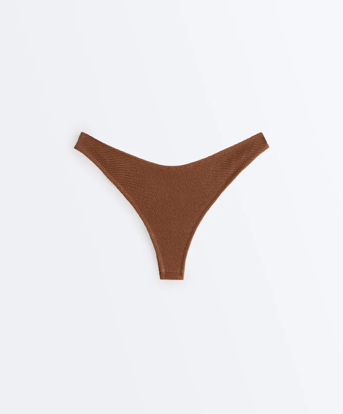 Brasilianischer Bikini-Slip mit U-Ausschnitt und Crinkle-Effekt Brasilianischer Bikini-Slip mit U-Ausschnitt und Crinkle-Effekt