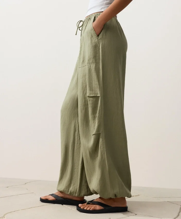 Cargo-Bloomer-Hose aus 100 % Leinen Cargo-Bloomer-Hose aus 100 % Leinen