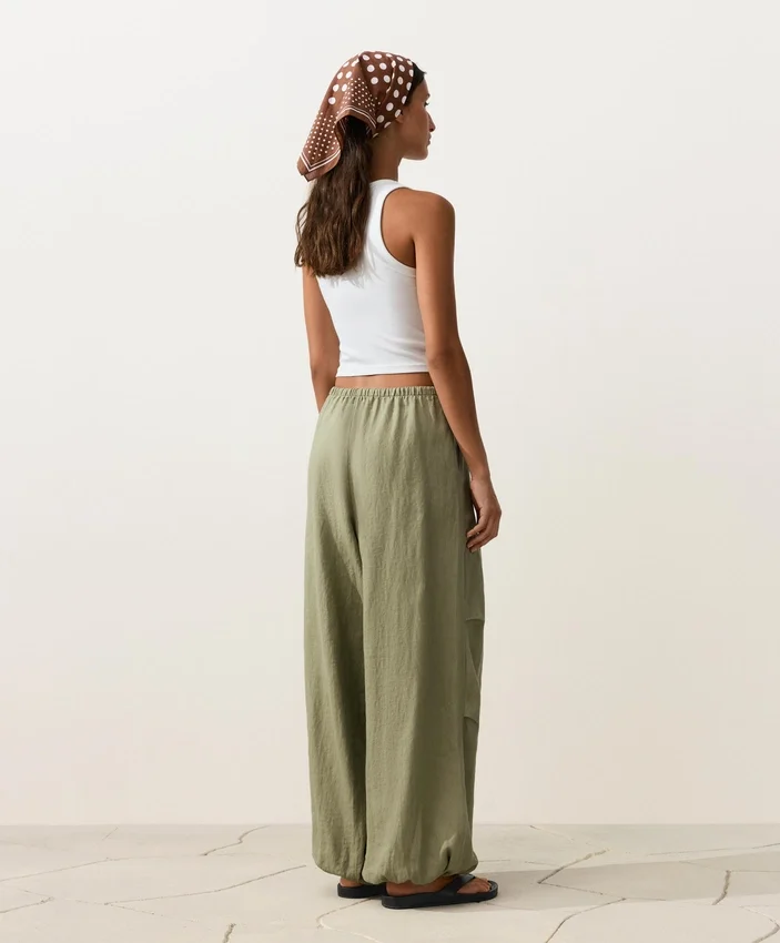 Cargo-Bloomer-Hose aus 100 % Leinen Cargo-Bloomer-Hose aus 100 % Leinen