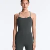 Comfortlux-Jumpsuit mit geflochtenen Trägern an den Shorts