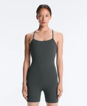 Comfortlux-Jumpsuit mit geflochtenen Trägern an den Shorts