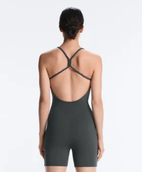 Comfortlux-Jumpsuit mit geflochtenen Trägern an den Shorts
