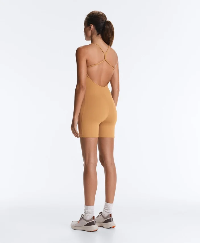 Comfortlux-Jumpsuit mit geflochtenen Trägern an den Shorts Comfortlux-Jumpsuit mit geflochtenen Trägern an den Shorts